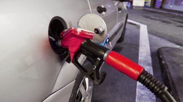 «Φωτιά» στα καύσιμα: Η τιμή της αμόλυβδης βενζίνης των 100 οκτανίων φτάνει στα 2,307 ευρώ το λίτρο