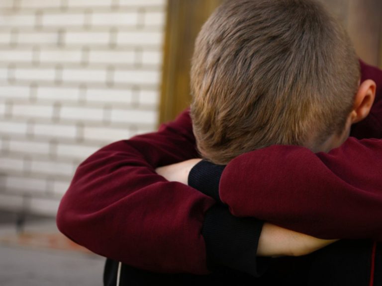 Βαρθολομιό: Έμεινε ορφανός για δεύτερη φορά 12χρονος – Έχασε τους θετούς γονείς του από κορονοϊό