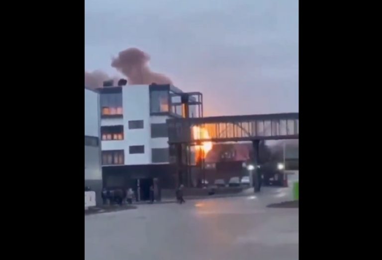 Συγκλονιστικό βίντεο: Πύραυλος Κρουζ συνετρίβη σε αεροδρόμιο στα δυτικά της Ουκρανίας