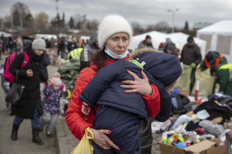 Σύσκεψη για προσφυγικές ροές από Ουκρανία – 1.032 Ουκρανοί πολίτες έφτασαν στην Ελλάδα σε 5 μέρες