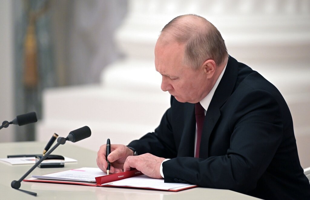 Πούτιν: Υπέγραψε διάταγμα για την ανεξαρτησία των Ντονέτσκ και Λουγκάνσκ