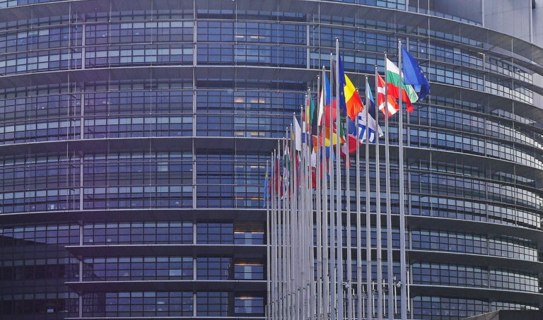 Ευρωπαϊκό Κοινοβούλιο: Η πρόεδρος Ρ. Μετσόλα καταδικάζει τον φασιστικό χαιρετισμό ευρωβουλευτή