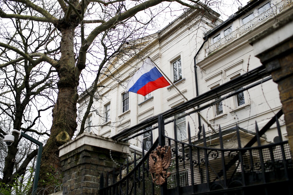 Ποιοι είναι οι τρεις Ρώσοι ολιγάρχες στους οποίους η Βρετανία επέβαλε κυρώσεις