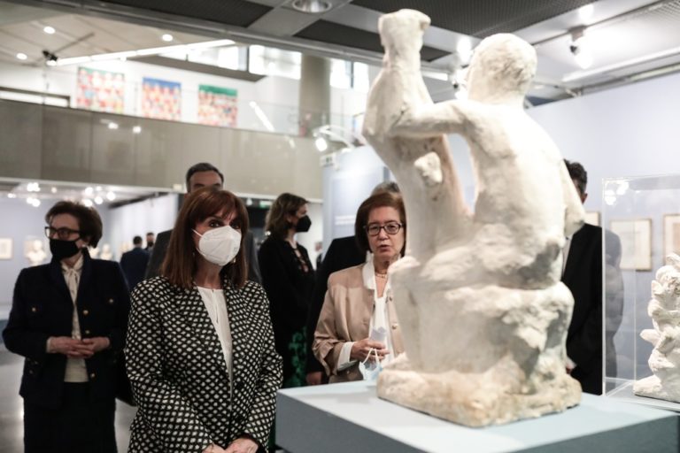 Την έκθεση «Γιανούλης Χαλεπάς: Δούναι και Λαβείν» στο Τελλόγλειο Ίδρυμα εγκαινίασε η ΠτΔ Κατερίνα Σακελλαροπούλου