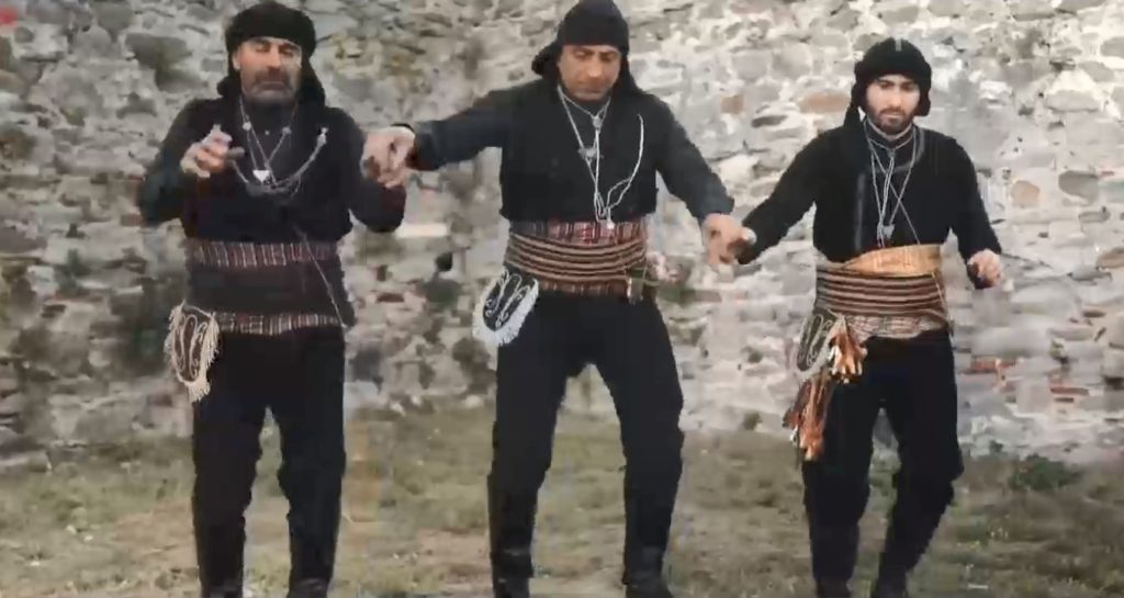 Στην άυλη πολιτιστική κληρονομιά της Ελλάδας ο ποντιακός χορός Σέρρα (video)