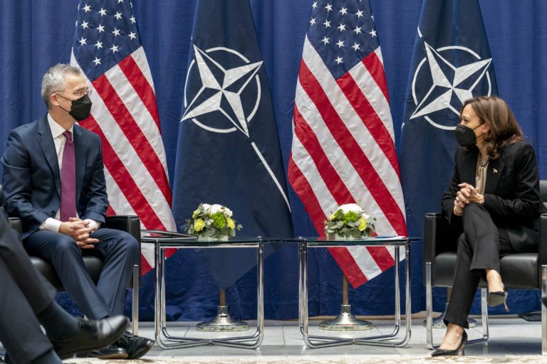 58η Διάσκεψη Μονάχου για την Ασφάλεια: Εκκλήσεις στη Ρωσία για διάλογο και προειδοποιήσεις στη Μόσχα