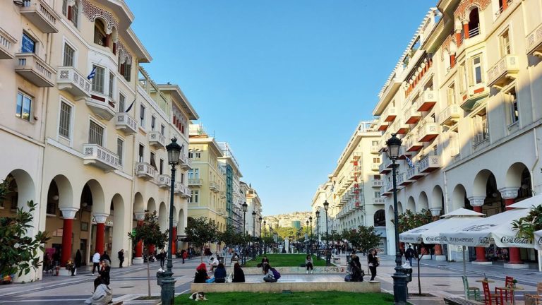 Κορονοϊός: 1.600 νέα κρούσματα στη Θεσσαλονίκη – 160 στις Σέρρες