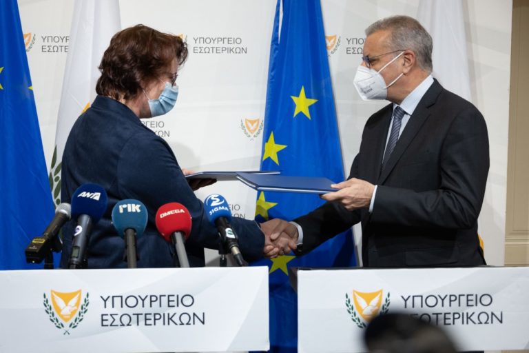 Κύπρος: Συμφωνία για επιστροφές μεταναστών υπέγραψαν Κύπρος και ΕΕ