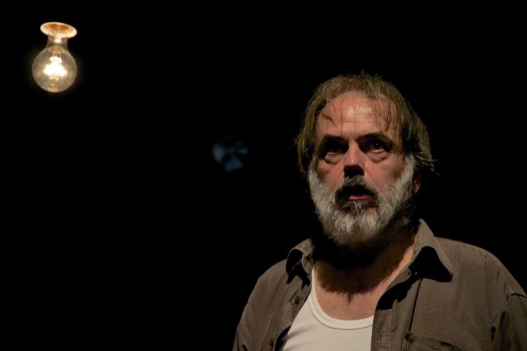 «Το Κιβώτιο» του Άρη Αλεξάνδρου στο θέατρο Αμαλία