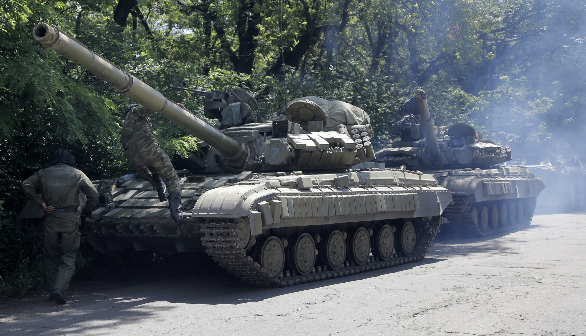 Ουκρανία: Παρελήφθησαν 6 οβιδοβόλα και 4 ελικόπτερα από τη Λετονία