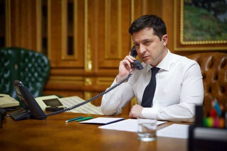 Τηλεφωνική επικοινωνία Μπάιντεν-Ζελένσκι μετά το διάγγελμα Πούτιν