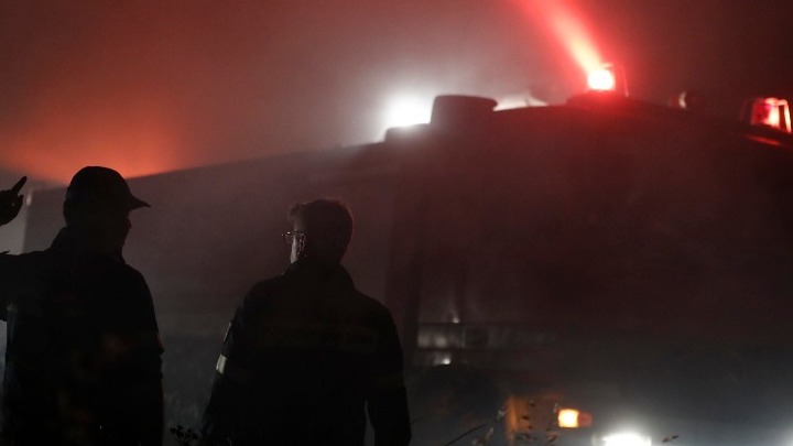 Θεσσαλονίκη: Υπό πλήρη έλεγχο τέθηκε τα ξημερώματα η φωτιά στη Συμμαχική Οδό