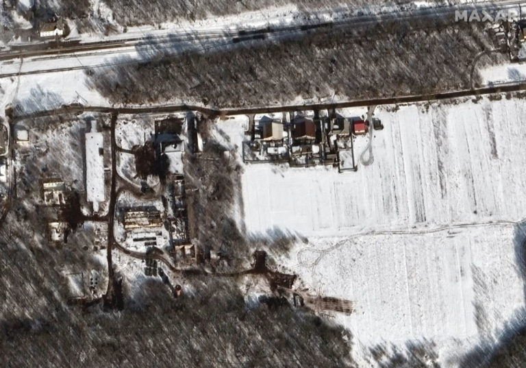 Δορυφορικές εικόνες: Στρατεύματα αναπτύσσονται στη Ρωσία πολύ κοντά στα ουκρανικά σύνορα (video)