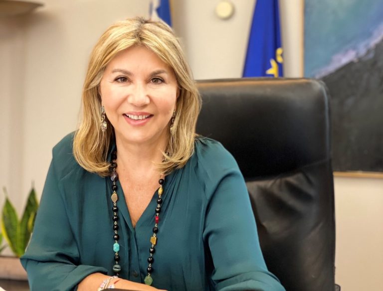 Η Ζέττα Μακρή υφυπουργός Παιδείας, Θρησκευμάτων και Αθλητισμού