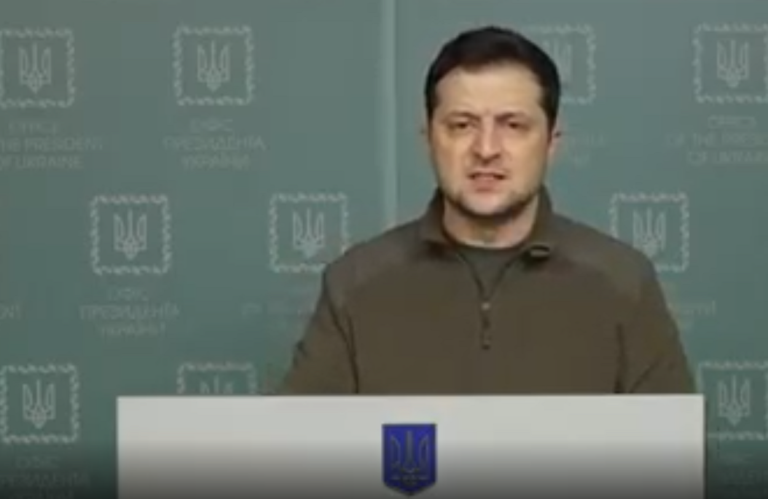 Ζελένσκι: Αντέχουμε και απωθούμε επιτυχώς τον εχθρό – Ελέγχουμε το Κίεβο