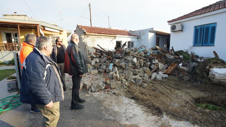Κατεδάφιση δύο αποθηκών για διάνοιξη δρόμου