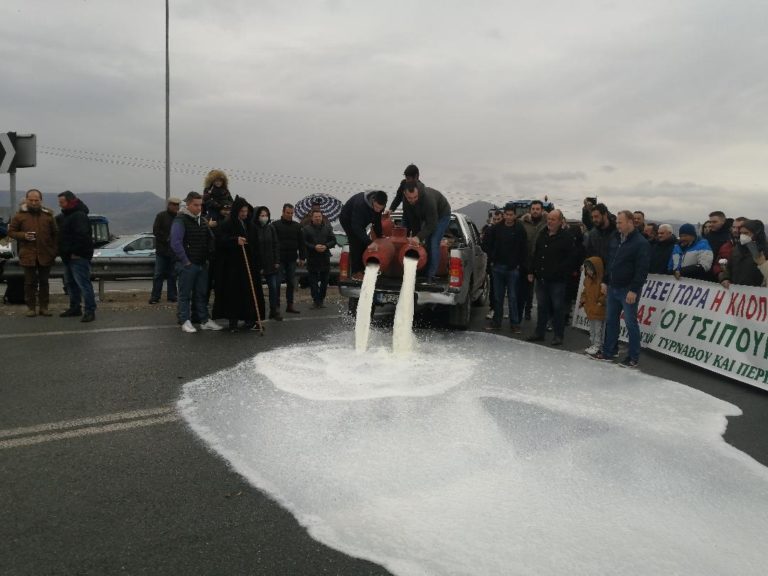Πανελλαδική σύσκεψη των αγροτών στη Νίκαια Λάρισας – Συμβολικός αποκλεισμός δρόμων