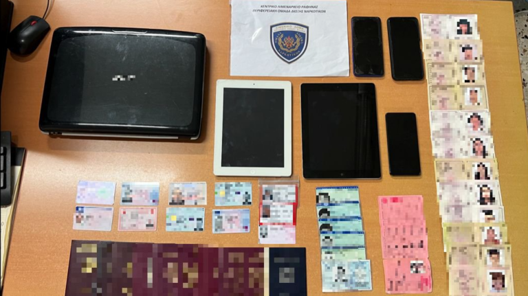 Εγκληματική οργάνωση προμήθευε μετανάστες με πλαστά διαβατήρια