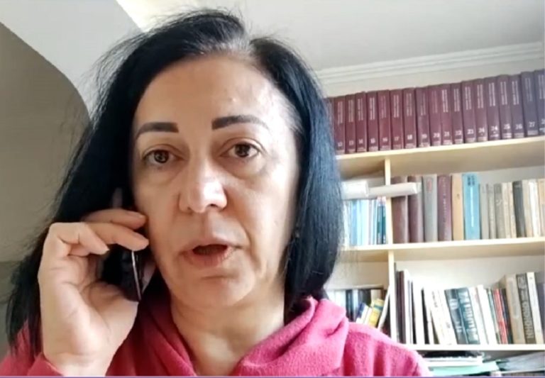 Αθηνά Χατζηνόβα, ομογενής από Μαριούπολη: “Ξυπνήσαμε Δόξα τω Θεώ ζωντανοί, προσευχηθείτε για μας”