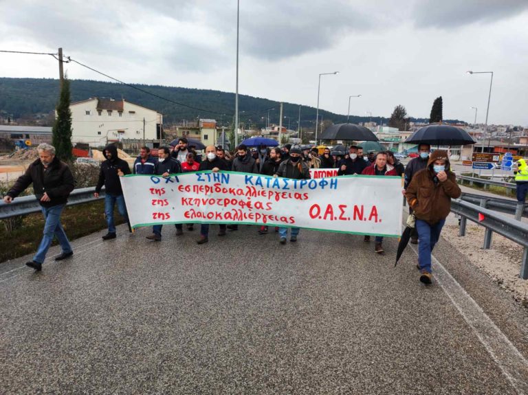 Σε συμβολικό αποκλεισμό της Ιονίας Οδού προχώρησαν οι αγρότες της Άρτας