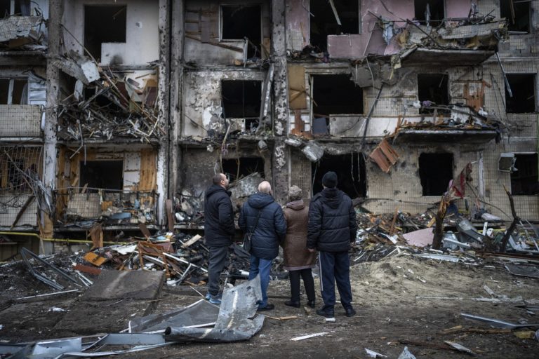 Ο Ερυθρός Σταυρός συνδράμει τους πληγέντες της Ουκρανίας – Πώς συνεισφέρεις
