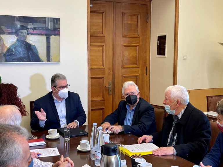Βόρειο Αιγαίο: Συνάντηση με Δ. Κουτσούμπα και εκπροσώπους κομμάτων για τις νέες δομές