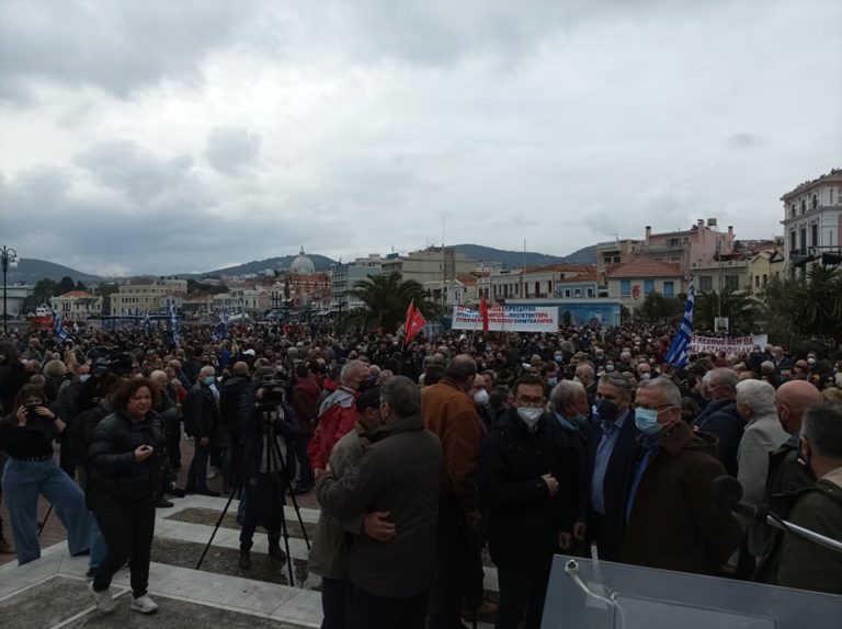 Λέσβος: Συλλαλητήριο κατά των μεγάλων δομών και του εγκλωβισμού προσφύγων στο νησί(βίντεο)