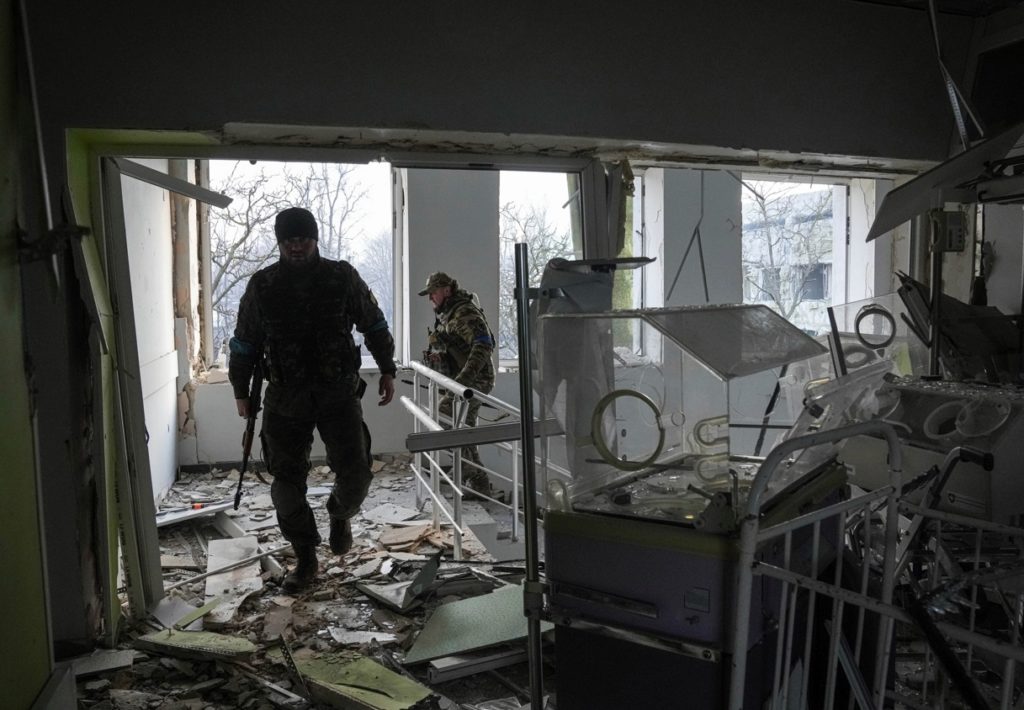 «Ψευδείς ειδήσεις» χαρακτήρισε η Μόσχα τις καταγγελίες για βομβαρδισμό νοσοκομείου παίδων στη Μαριούπολη