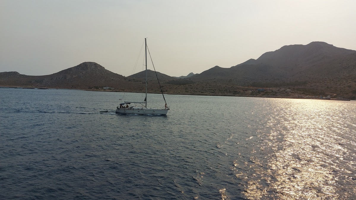 Ακυβέρνητο εντοπίστηκε ιστιοφόρο σκάφος με τρεις επιβαίνοντες στη Σίκινο