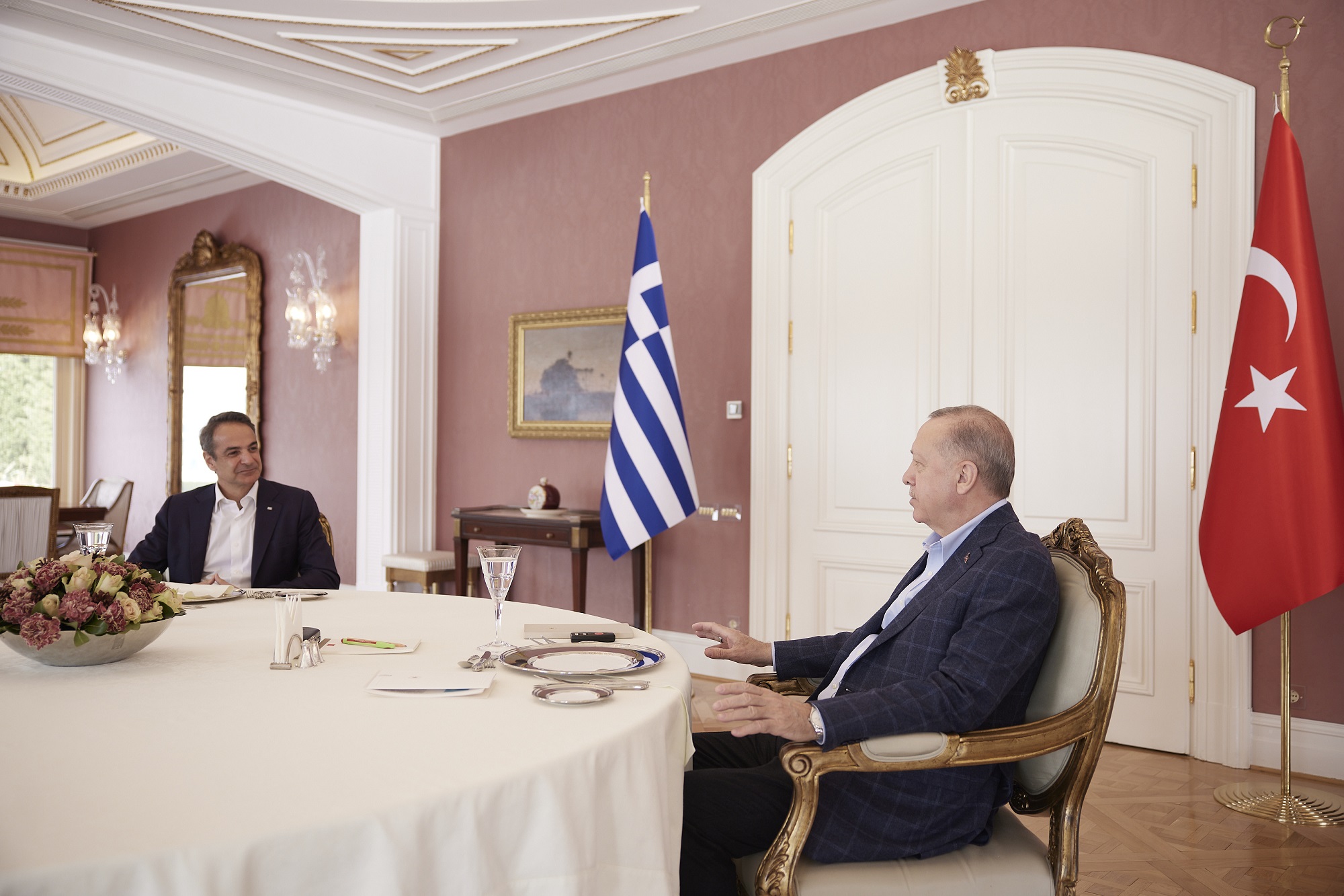 Έκλεισε τον δίαυλο επικοινωνίας ο Ερντογάν — Αθήνα: «Άμυνά μας το Διεθνές Δίκαιο»