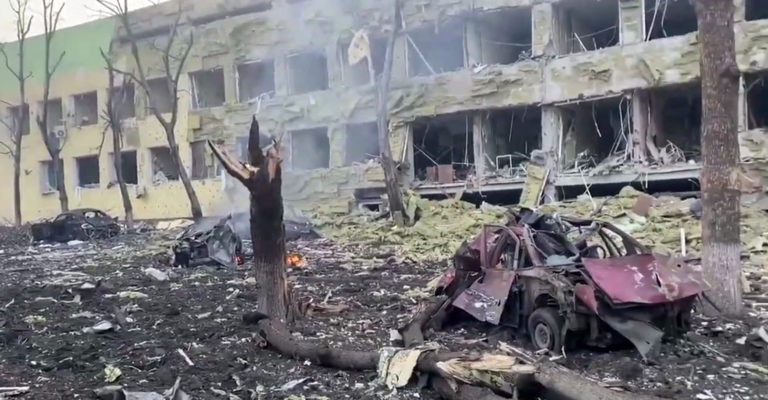Ζοζέπ Μπορέλ: «Έγκλημα πολέμου» ο βομβαρδισμός του νοσοκομείου στη Μαριούπολη