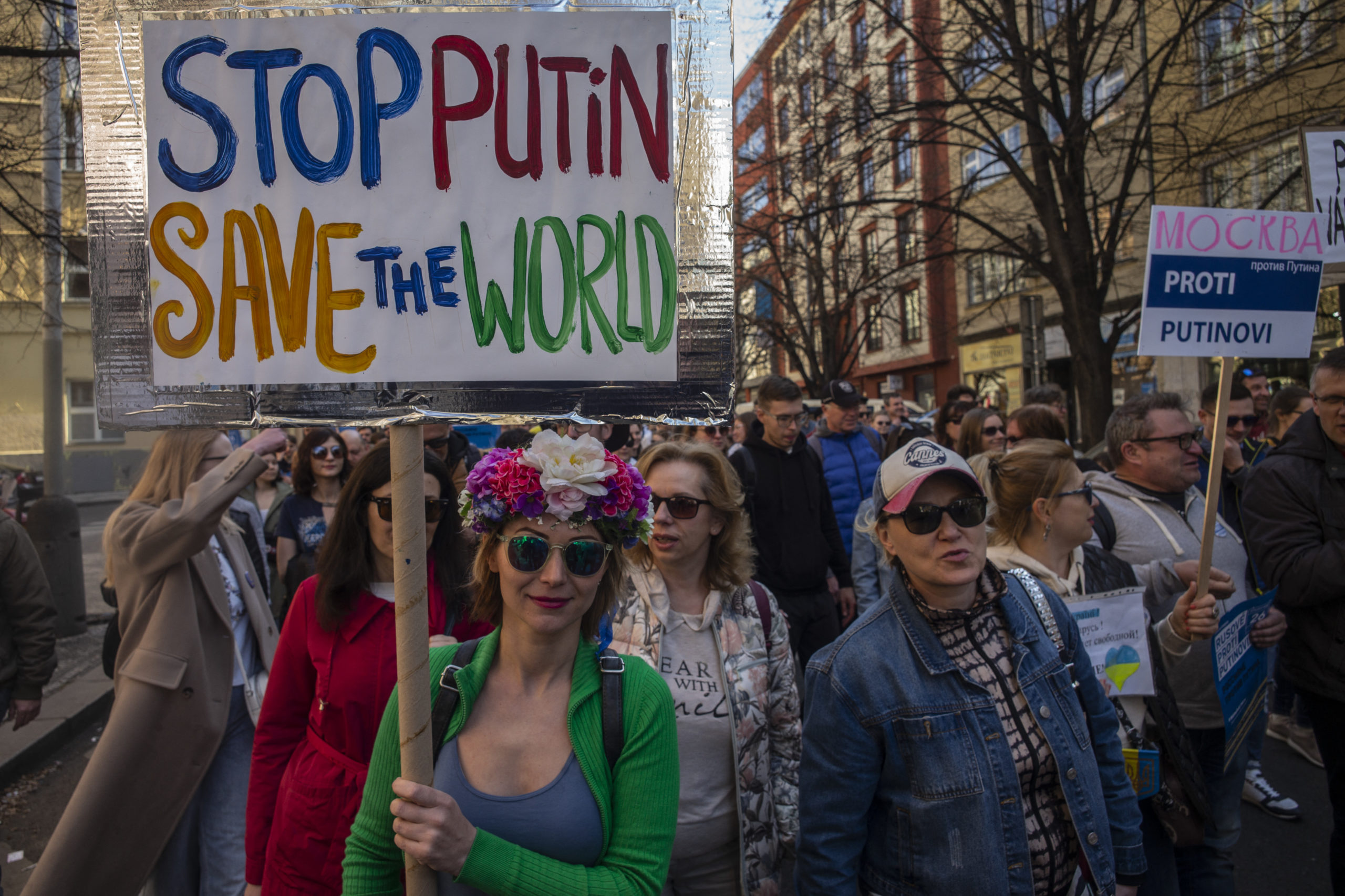 Τσεχία: Χιλιάδες Ρώσοι διαδήλωσαν στην Πράγα κατά του Πούτιν