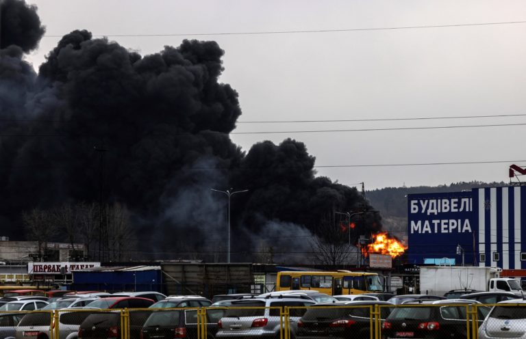 Ουκρανία: Τρεις νεκροί στην πόλη Σλάβουτιτς – Απελευθερώθηκε ο δήμαρχος της πόλης