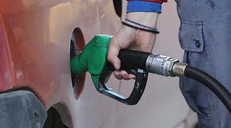 Μικρή μείωση στην τιμή της αμόλυβδης βενζίνης και του πετρελαίου κίνησης – θέρμανσης (video)