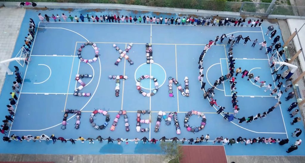 Σχολεία σε όλη την Ελλάδα στέλνουν το δικό τους αντιπολεμικό μήνυμα