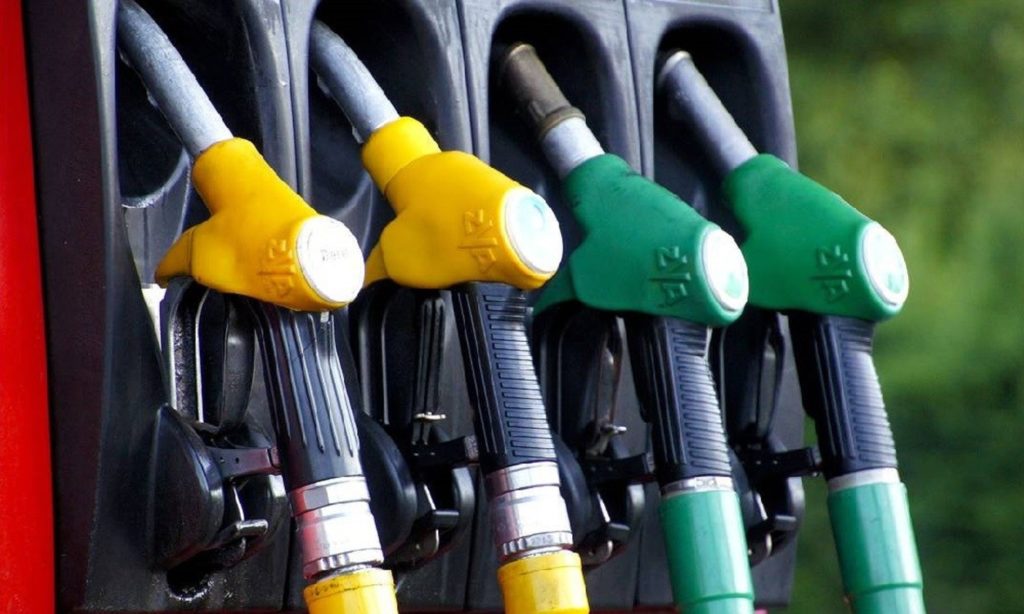 Τιμές καυσίμων: Νέες ανατιμήσεις αναμένονται τις επόμενες ημέρες – Μένουν τα αυτοκίνητα από βενζίνη (video)