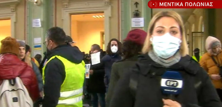Το δράμα των προσφύγων: Χιλιάδες Ουκρανοί συρρέουν στα σύνορα – Εγκαταλείπουν τη χώρα γυναίκες, παιδιά και ηλικιωμένοι (βίντεο)