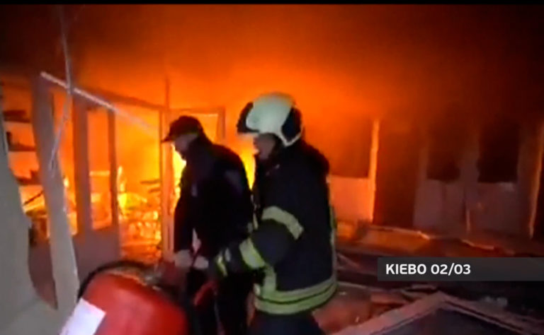 Πόλεμος στην Ουκρανία: Ισχυρή έκρηξη κοντά σε σιδηροδρομικό σταθμό του Κιέβου (video)