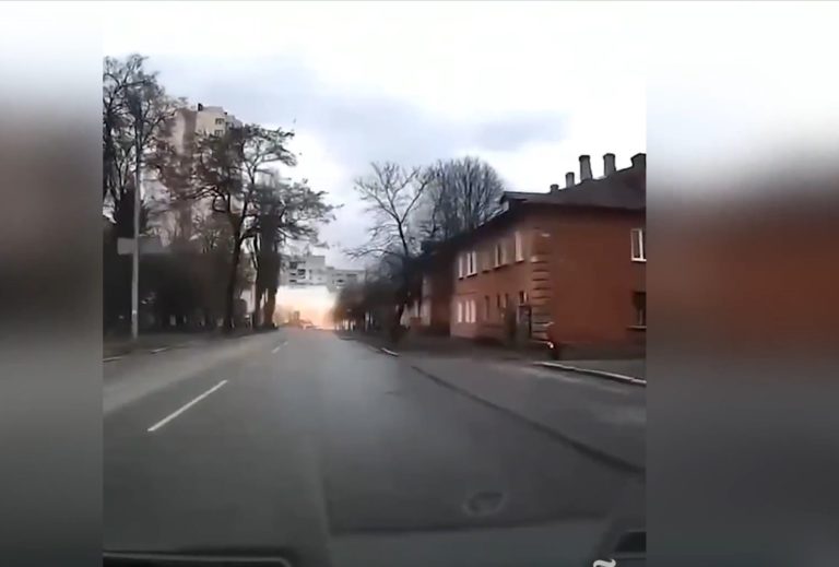 Συγκλονιστικό βίντεο: Η στιγμή που βομβαρδίζεται το Τσερνίχιβ