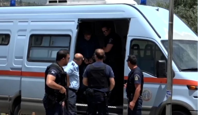Μεσσηνία: Κρατείται στην Αστυνομική Διεύθυνση Καλαμάτας ο Ε. Κορκονέας – Αναμένεται η μεταγωγή του στο Δομοκό (video)