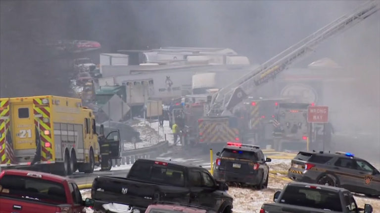 ΗΠΑ: Τρεις νεκροί σε καραμπόλα 50 οχημάτων λόγω χιονοθύελλας – Βίντεο από το ντόμινο συγκρούσεων video)
