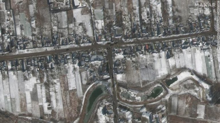 Νέες δορυφορικές φωτογραφίες – Ρώσοι στρατιώτες στα περίχωρα του Κιέβου