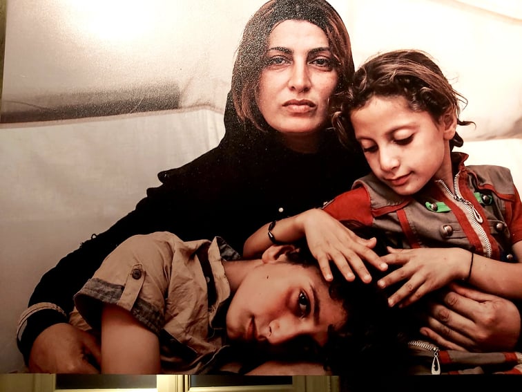 «Αθέατες Ψυχές»: Έκθεση-αφιέρωμα στις γυναίκες πρόσφυγες για την Παγκόσμια Ημέρα της Γυναίκας