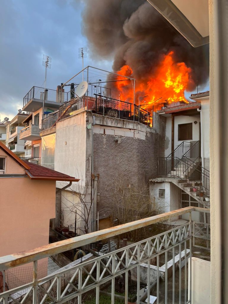 Φωτιά σε σπίτι στα Ηπειρώτικα Κοζάνης – Δείτε το βίντεο