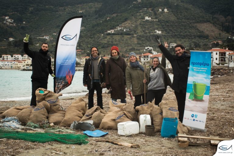 Σκόπελος: Μαθητές και εθελοντές απομάκρυναν πάνω από μισό τόνο σκουπίδια
