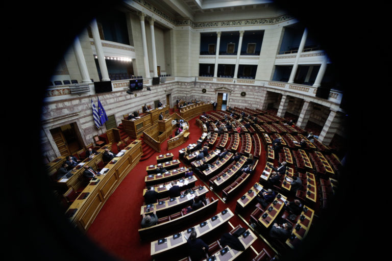Βουλή: Ψηφίστηκε από την Ολομέλεια η Ενιαία Αρχή Δημοσίων Συμβάσεων