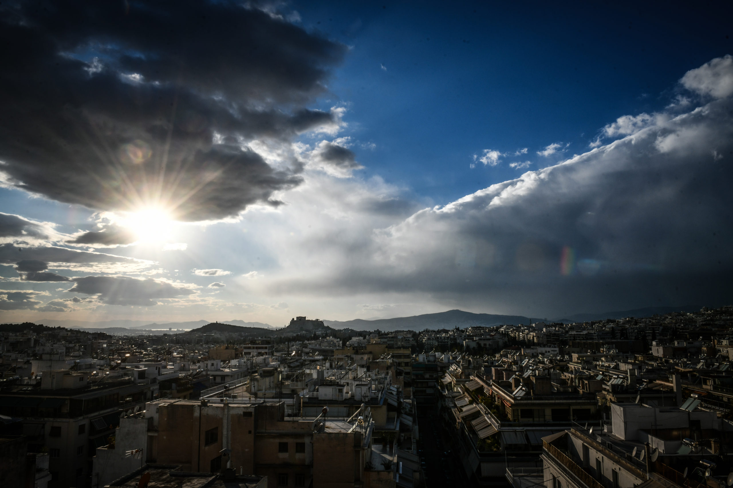 Καιρός: Στα νότια οι βροχές – Άνοδος της θερμοκρασίας – Μεταβολή από την Παρασκευή