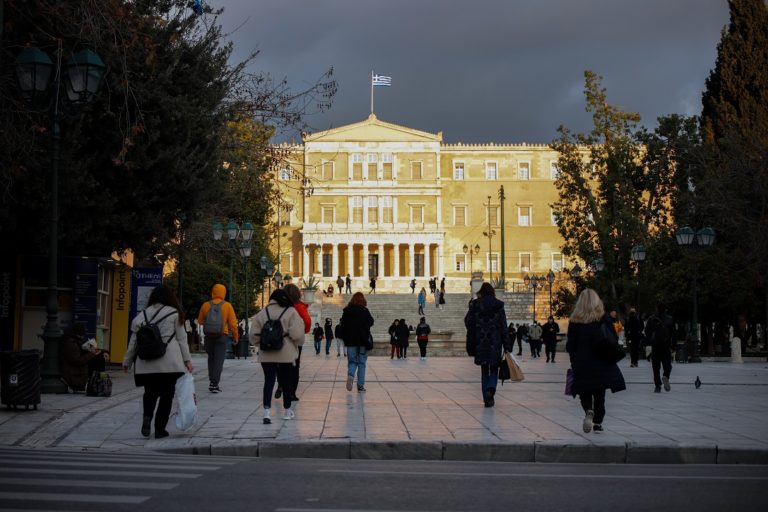 Ένα εβδομαδιαίο self test στα σχολεία και πληρότητα 100% στα γήπεδα