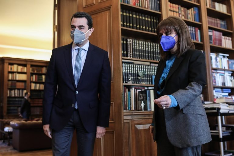Για τις επιπτώσεις της διεθνούς ενεργειακής κρίσης ενημέρωσε την ΠτΔ ο υπουργός Περιβάλλοντος και Ενέργειας