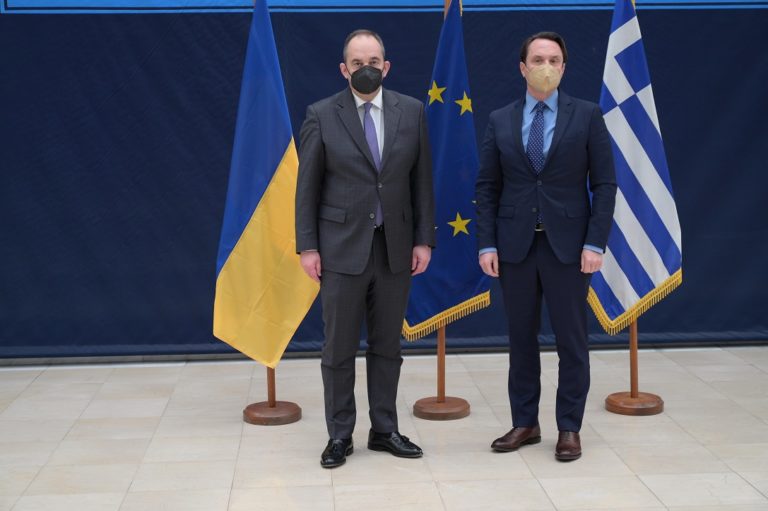 Γ. Πλακιωτάκης – Πρέσβης Ουκρανίας: «Κανείς δεν δικαιούται διά της βίας να αλλάξει τα σύνορα στην Ευρώπη»
